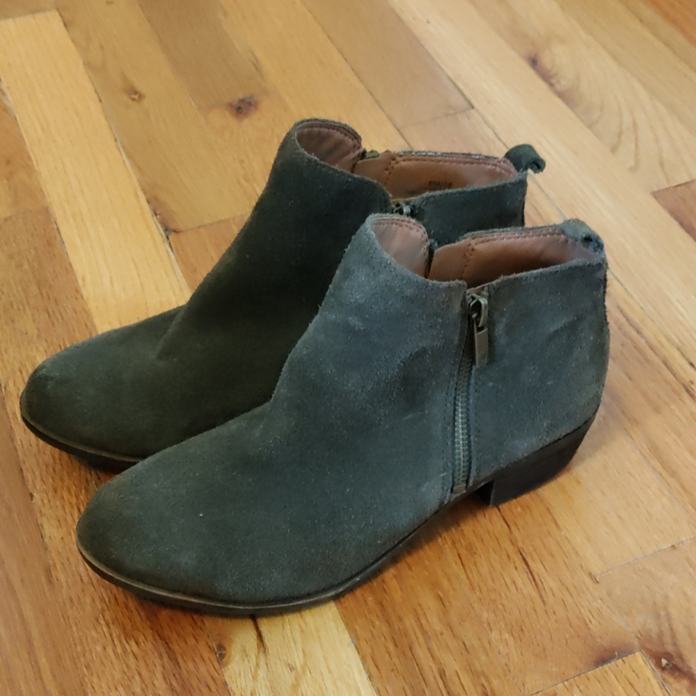 Lucky Brand suede leather ankle boots. Olive green color size 8m/38